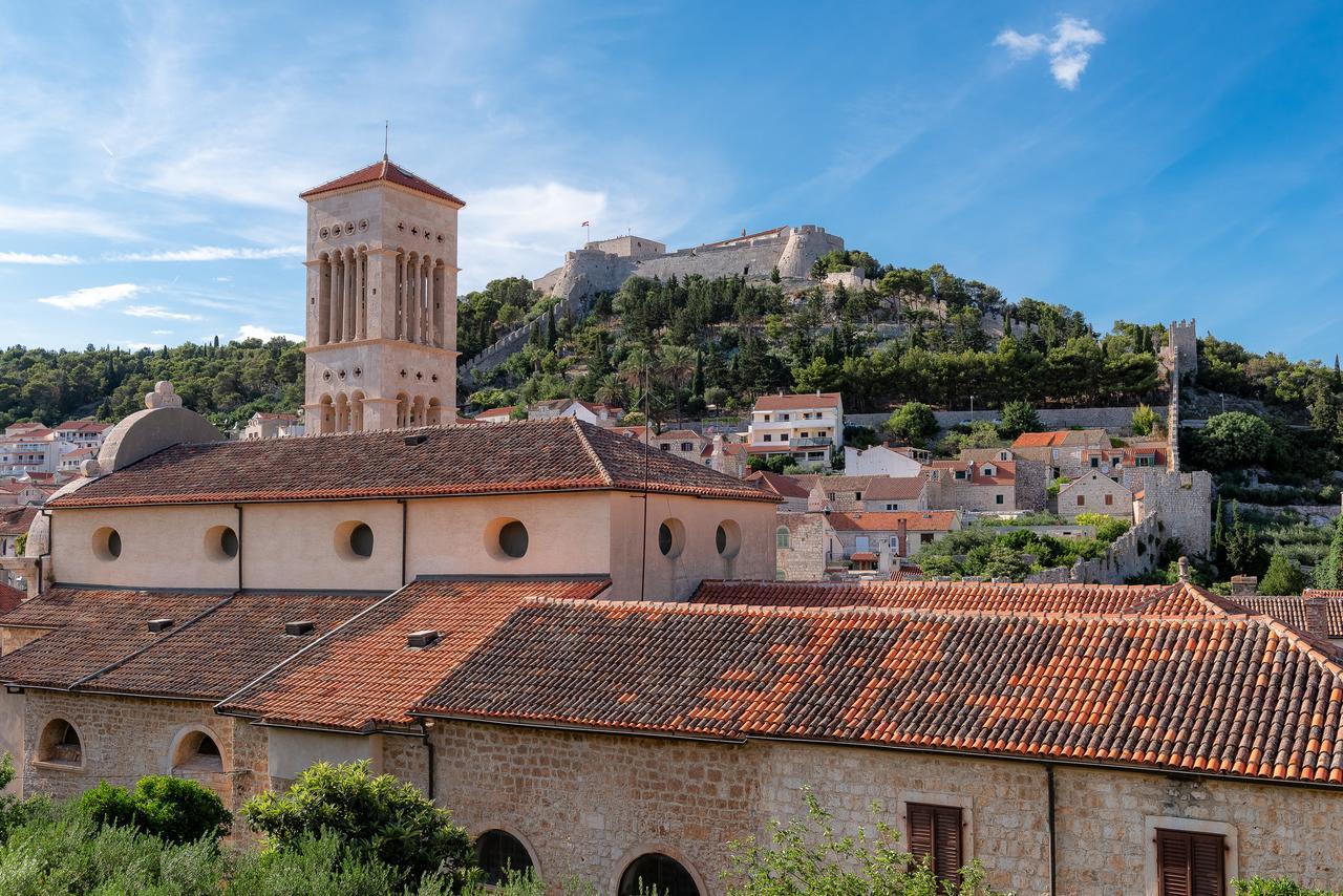 Kampanel 10 * Hvar Town